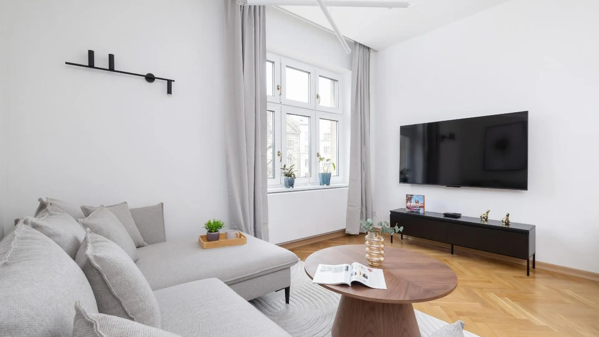 Slowackiego Elegant Apartment Krakow By Noclegi Renters