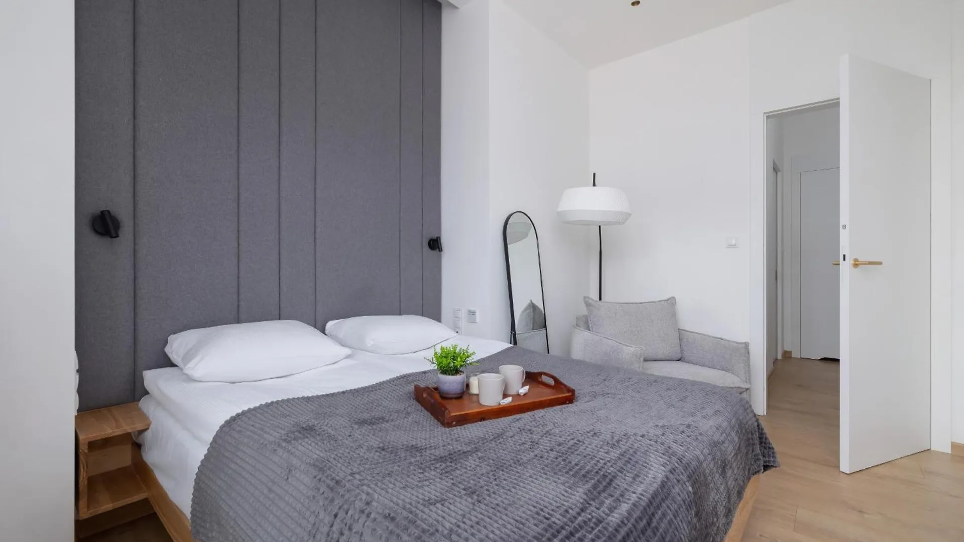 Slowackiego Elegant Apartment Krakow By Noclegi Renters